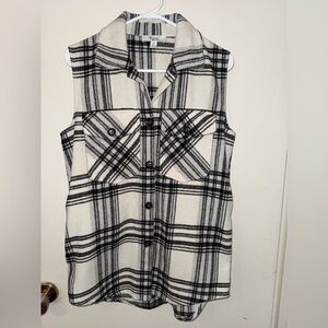 C by one, Women's Black and White Plaid Sleeveless Button-Down flannel Vest